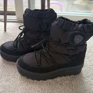 Women's Taya Boot-Size US 6